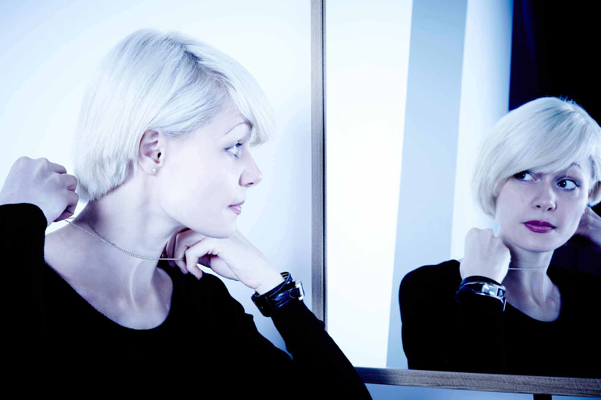 Yana Kozyr profile shot in studio digital marketing developer